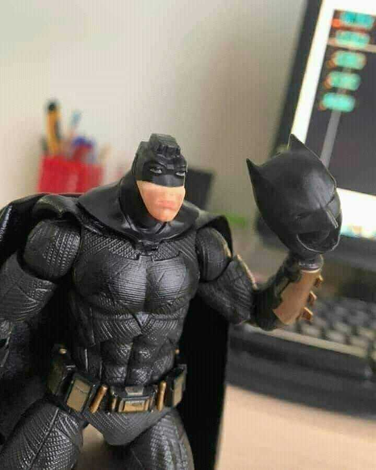 Potret kocak bentuk action figure Batman ini bikin ngakak